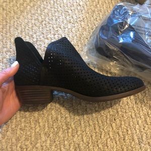 Luckbrand women’s Brooklin booties